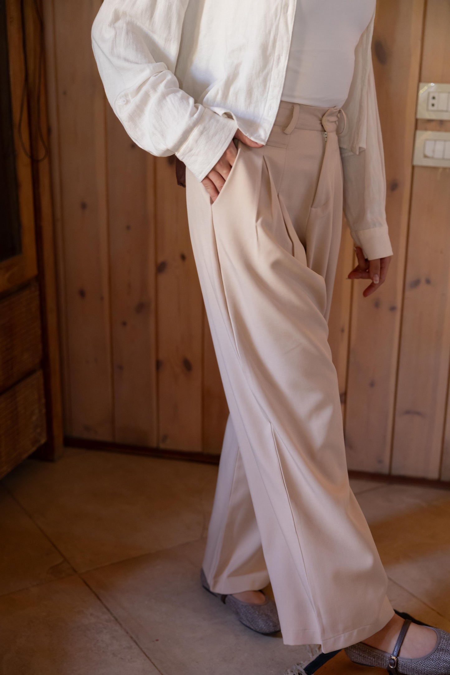 Bossy Pants in beige